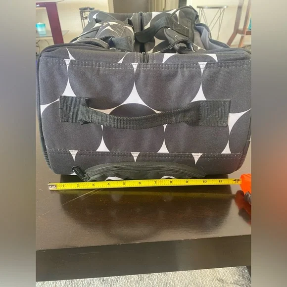 EUC Thirty-One Rolling Duffle Bag - Picture 4 of 4